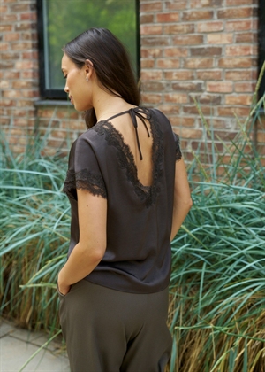 Benera heavy sateen lace bluse Dark Brown Neo Noir 